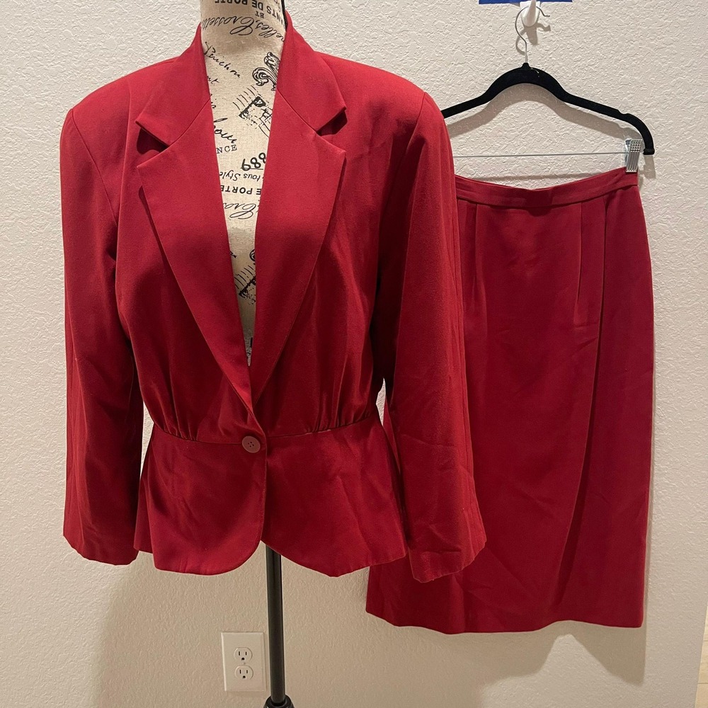 Argenti Women's Red Blazer & Skirt‎ Suit Set  10 career office workBusiness